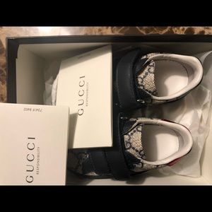 Gucci beige & navy gg supreme sneakers